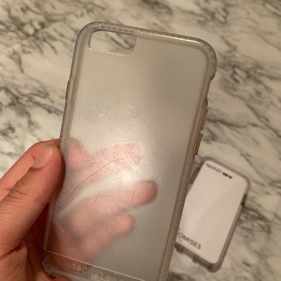 iPhone 6/6S Tech21 Clear Cases - Picture 5 of 6